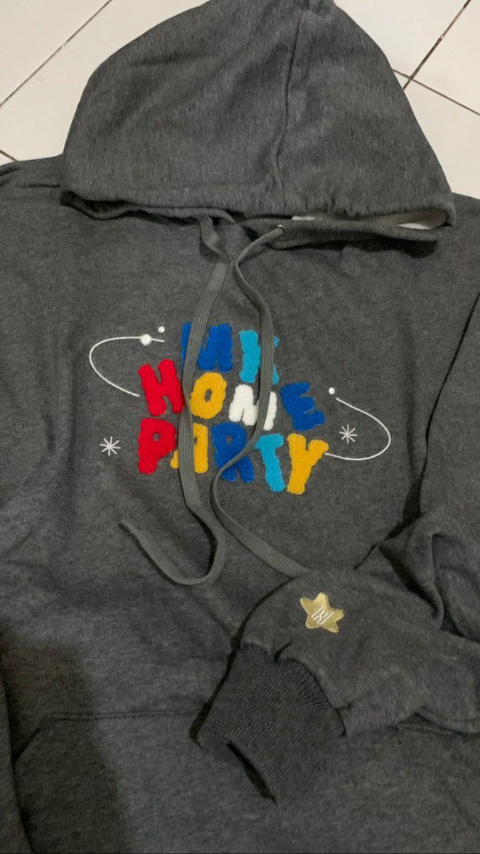 SeeswagC's tweet photo. READYSTOCK
Size terbatas guys!! 
Harga mulai dari 135rb aja. Kualitas 85% mendekati official. 
VTM BIRTHDAY JIN BTS VLIVE
MX HOODIE HOME PARTY
SWEATER DNA POP UP BTS
BOMBER MIC DROP BTS
Fear Of GOD SUGA BTS
https://t.co/9ySiaNwk5I https://t.co/2vPCEGtxI0