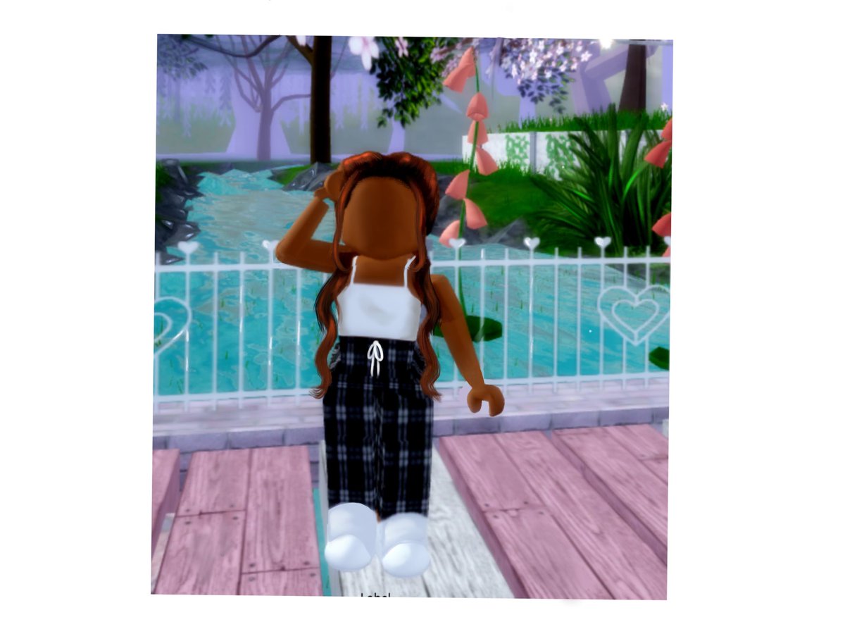 ItsYourGirlPot1's tweet photo. I did a photoshoot and edited them! Do I need to make an edit for someone? ( I do want something for it in rh cuz its a lot of work) pls like and rt! 💕💕🥺 #editroblox #robloxedits #royalehigh #photoshoot ✌🏾 https://t.co/mG9P8ln54N