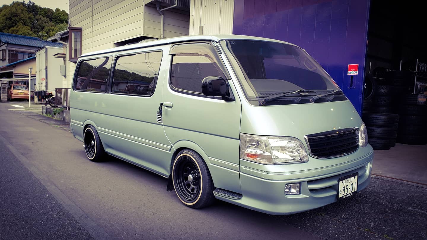 ともさん 公式写真とうちの子並べようぜ 100系ハイエース 商用車カスタム ハイエース
