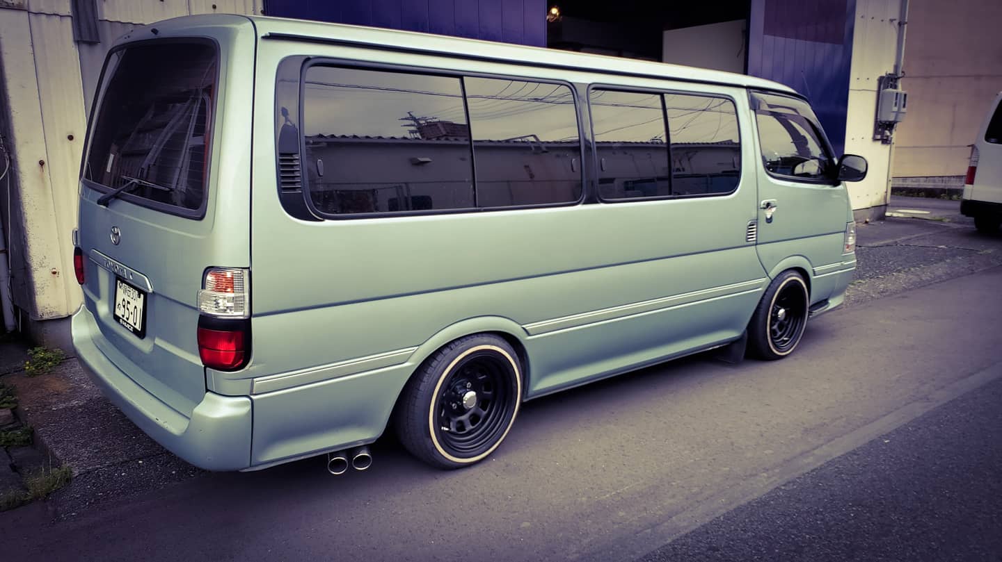 ともさん 公式写真とうちの子並べようぜ 100系ハイエース 商用車カスタム ハイエース