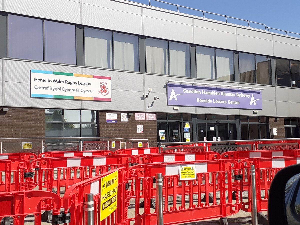 _SDTeam's tweet photo. Well done to our team in 𝗙𝗹𝗶𝗻𝘁𝘀𝗵𝗶𝗿𝗲 on their hard work helping turn Deeside Leisure Centre into a 𝘁𝗲𝗺𝗽𝗼𝗿𝗮𝗿𝘆 𝗵𝗼𝘀𝗽𝗶𝘁𝗮𝗹. 🛠️ Quick turnaround, highest standard and working under very strict safety measures. 🛠️ #covidhospital #temporaryhospital https://t.co/TPHm1S1P9D