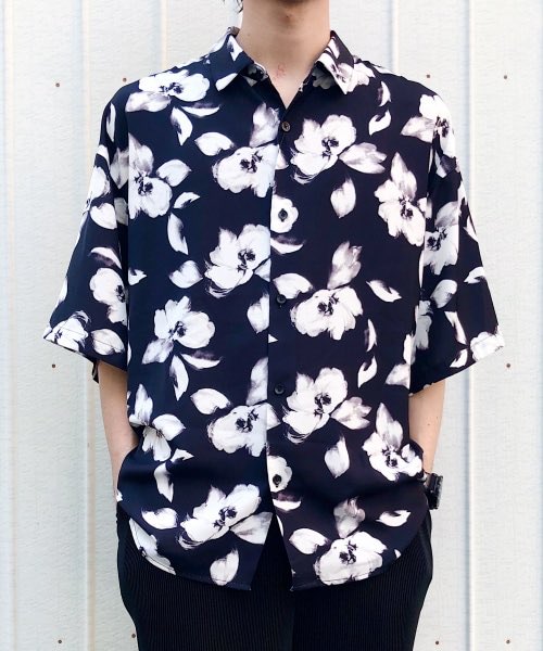 Hare New Item ビッグフラワーパターンシャツ Color ブラック オフホワイト Size S M Price 11 000 Tax In Hareオリジナルのフラワー柄を使用したシャツ インパンク大の花柄は夏のスタイリングを際立たせる主張強めのアイテム T