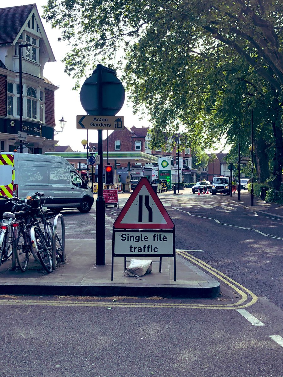 Temporary traffic lights and roadworks on South Parade by Murco petrol station in #chiswick #Actongreen #Actonlane #dukeofSussex #pub #TrafficAlert #Chiswick #London #thameswater