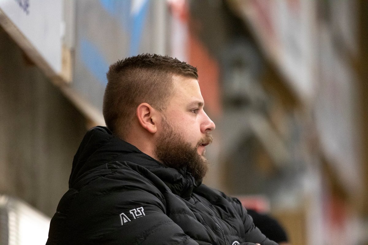 Det är dags att välkomna ett välkänt ansikte tillbaka till Valbo A-lag.
Ingen mindre än Anton ”Ballo” Henriksson,
som har skrivit på för att bli tränare för Valbo A-lag inför kommande säsong.

Läs interljuv med Ballo på våran instagram! instagram.com/p/B_4QZO-AQ3X/