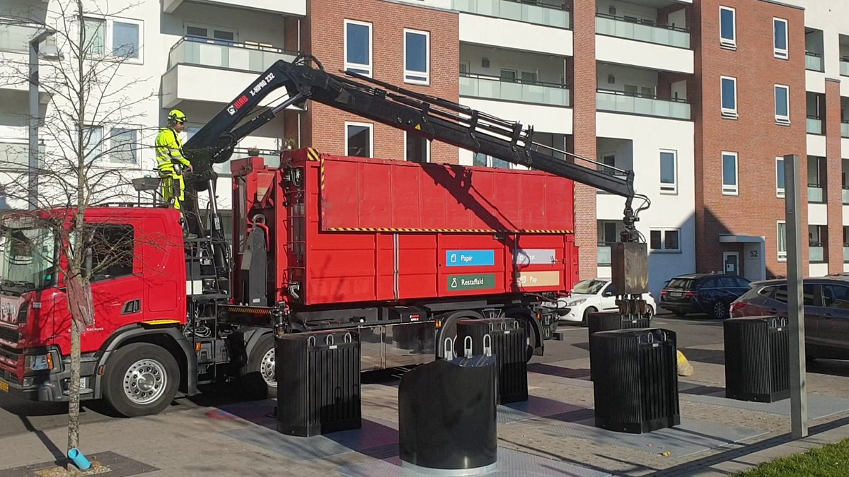 Hiabglobal's tweet photo. SAWO has delivered two ePTO cranes to Rødovre Municipality in Denmark. See one of them in action here https://t.co/EmVjMsxXm3 https://t.co/CK8UGhzK8c