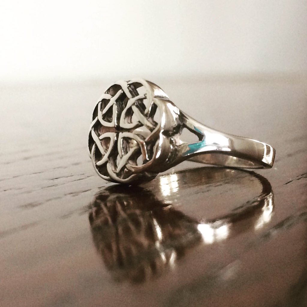 Oh, Westering Home - that’s the name of this #Celticknotwork silver ring.  Really limited availability in these strange times.
macgillivrays.co.uk/westering-home…
 #ukgiftam #supportsmallbusiness #Shopindie #scottishjewellery #macgillivray