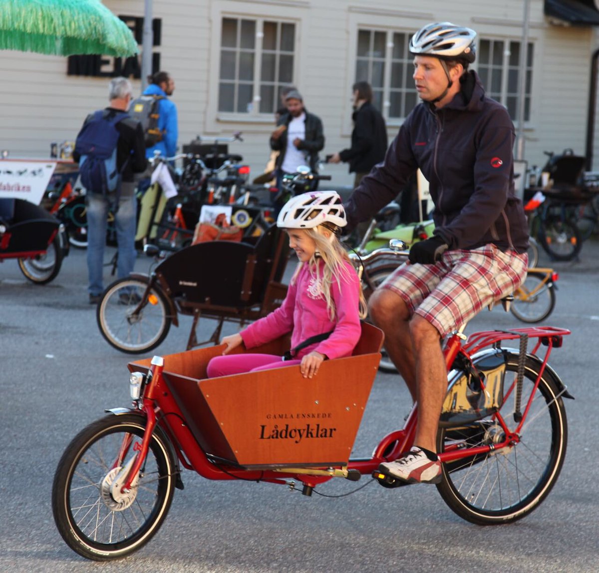 cykla med lastcykel tweet media