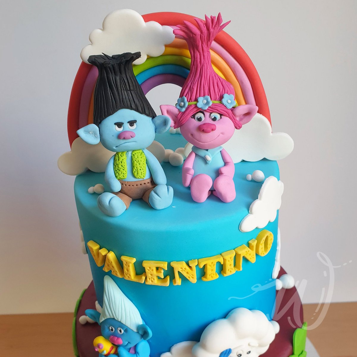 wondercakesbcn's tweet photo. Tarta de trolls 

#Barcelona 
#tartasbarcelona https://t.co/4ZyaxxPCEo