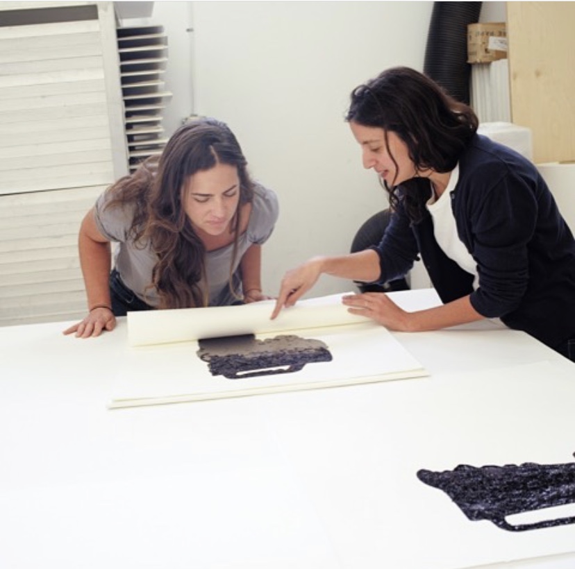 "I found art to be the place where I could do whatever I wanted and combine everything, and I still have that mindset." —#AnaliaSaban
Saban and printer Amy Jo Toucey in the studio at Gemini. Photograph © 2017 Sidney B. Felsen. #geminigel #artistoftheweek