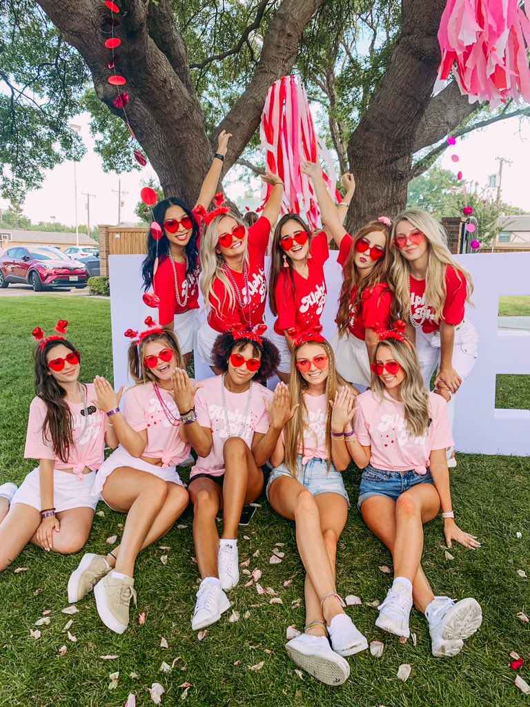 TechAlphaPhi's tweet photo. That’s a wrap!! We are thankful for another great semester despite the challenges!! What are y’all looking forward to the most next fall?💘💫🦋 #TexasTechAlphaPhi #WeAreAlphaPhi #techrec20 #ttu24 https://t.co/R2dGfT1QUz