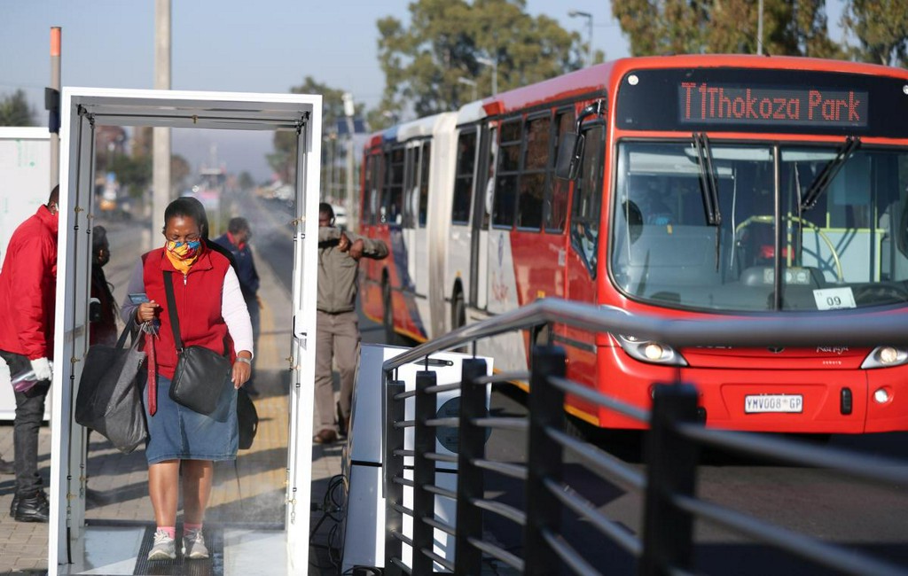 Walk-through sanitising booth sprays South African commuters reut.rs/2Z4AlMI