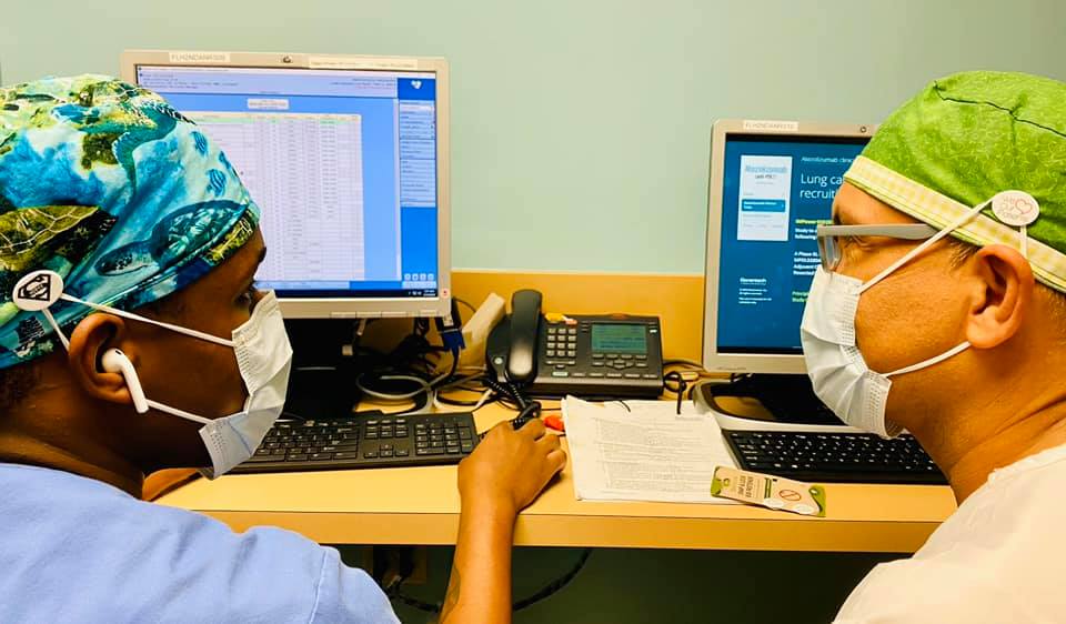 bib_boards's tweet image. We've got your back...or rather ears?! 👂😷 Our Face Masks Snaps will give your ears the much-needed comfort for those long days of wearing masks.  #safetymask #facemask #comfortandsafety #savetheshirt #savetheears