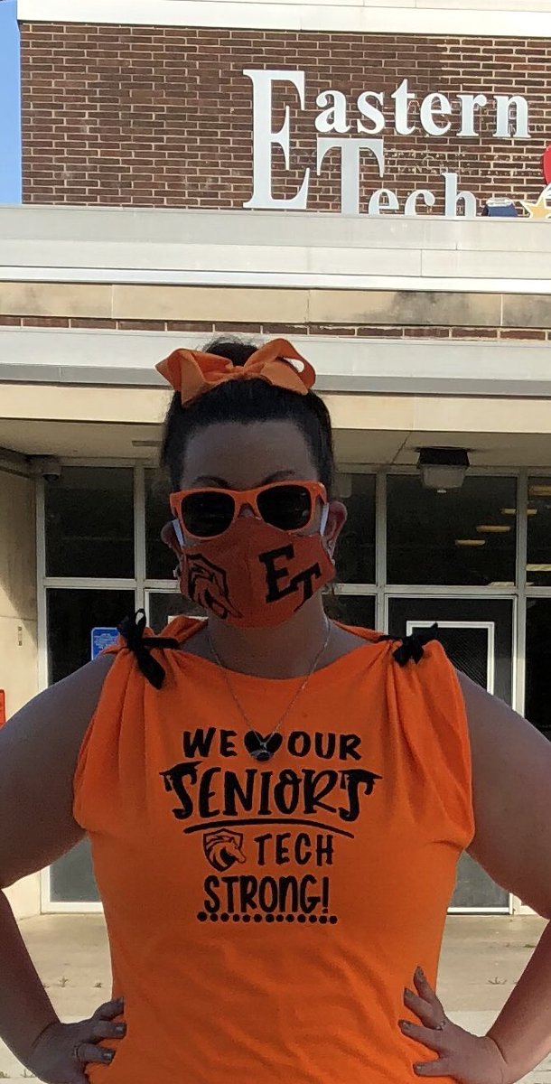 ETHSCounseling's tweet image. So much 🧡 for the Class of 2020 at cap and gown pick-up today. We can’t wait to see the rest of you tomorrow! #TechStrong #Classof2020 @EasternTechHS @BaltCoPS