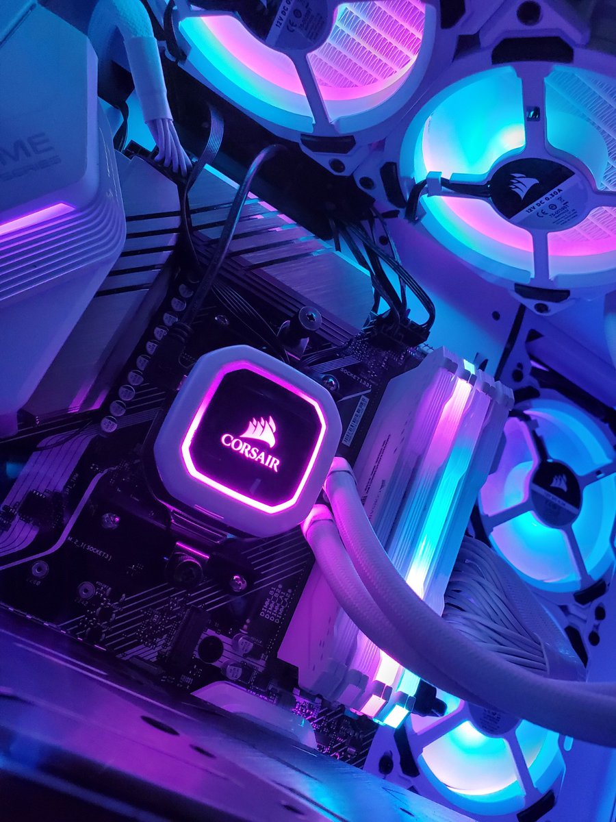 Verzeyy's tweet photo. @bitwitkyle CPU: Ryzen 7 3800x
GPU: MSI RTX 2070
MB: ASUS Prime X570 Pro
Ram: Corsair Vengeance Pro RGB 3600mhz 32gb
Cooler: Corsair H100i Platinum SE 
Case: Lian Li O11 Dynamic
Storage: 4tb &amp; 2tb Seagate HDDs and 500gb ssd https://t.co/9wXWYNJpHE