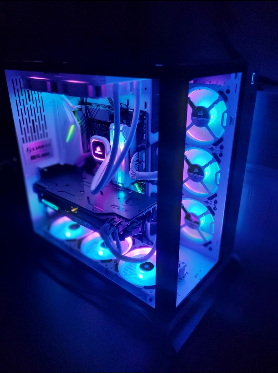 Verzeyy's tweet photo. @bitwitkyle CPU: Ryzen 7 3800x
GPU: MSI RTX 2070
MB: ASUS Prime X570 Pro
Ram: Corsair Vengeance Pro RGB 3600mhz 32gb
Cooler: Corsair H100i Platinum SE 
Case: Lian Li O11 Dynamic
Storage: 4tb &amp; 2tb Seagate HDDs and 500gb ssd https://t.co/9wXWYNJpHE