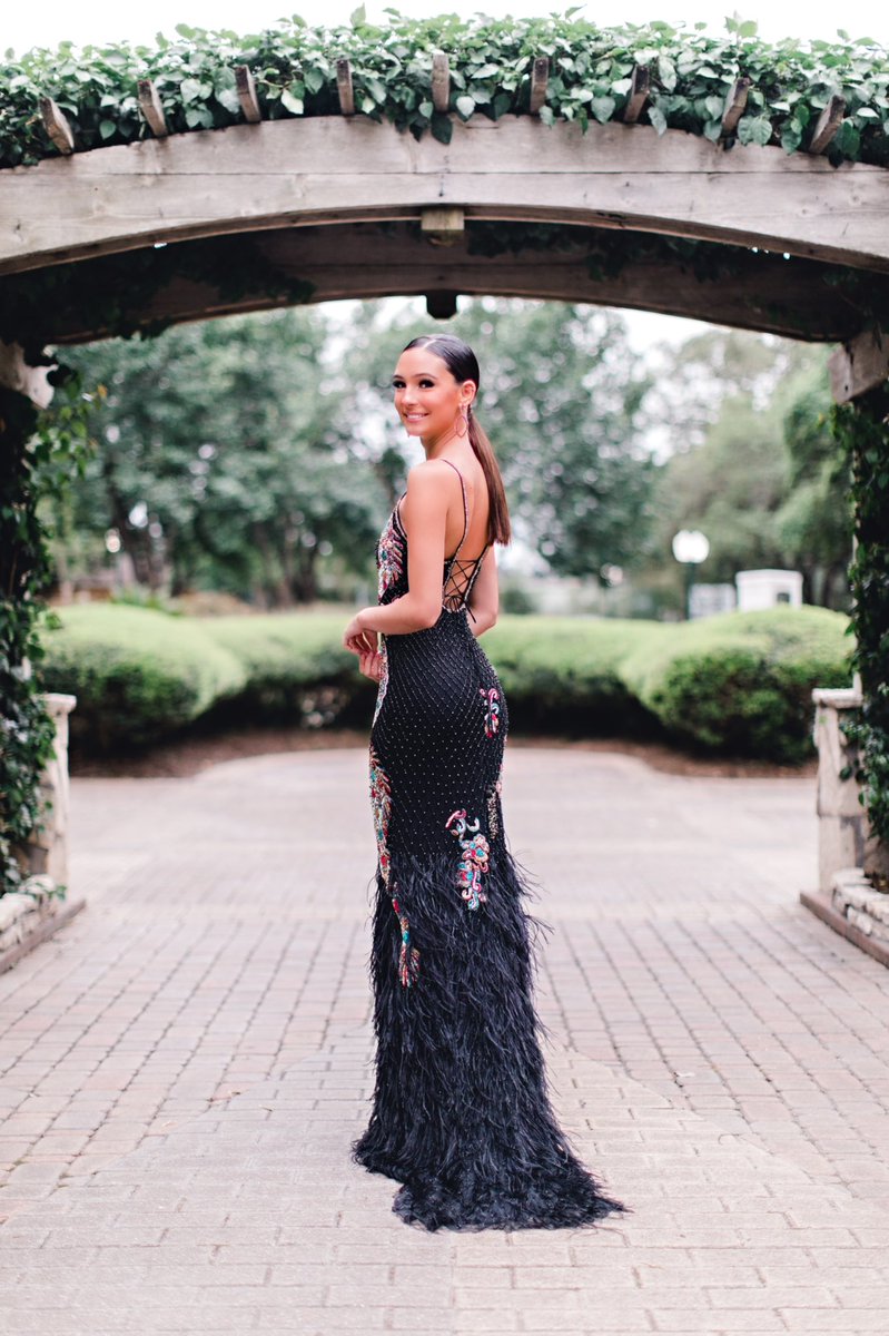 Maddyrobertsss's tweet photo. what would have been prom https://t.co/aeWFzn8gNz