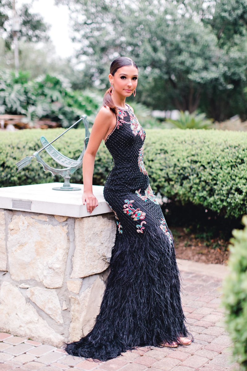 Maddyrobertsss's tweet photo. what would have been prom https://t.co/aeWFzn8gNz