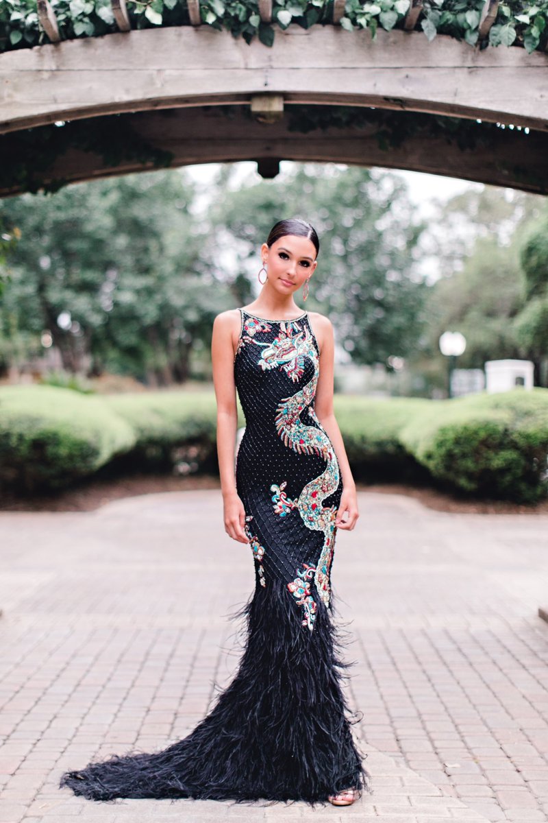 Maddyrobertsss's tweet photo. what would have been prom https://t.co/aeWFzn8gNz