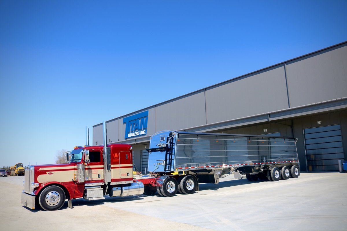 Introducing Titan's new polished hopper prototype.
   
Visit our website to learn more: ow.ly/vI9t50zEkcs

#titantrailers #titanthinwall #trucklife #trucking #hauling #grainhopper #3axle #innovation #prototype #polish

See the spec sheet here: ow.ly/x0V050zEkye