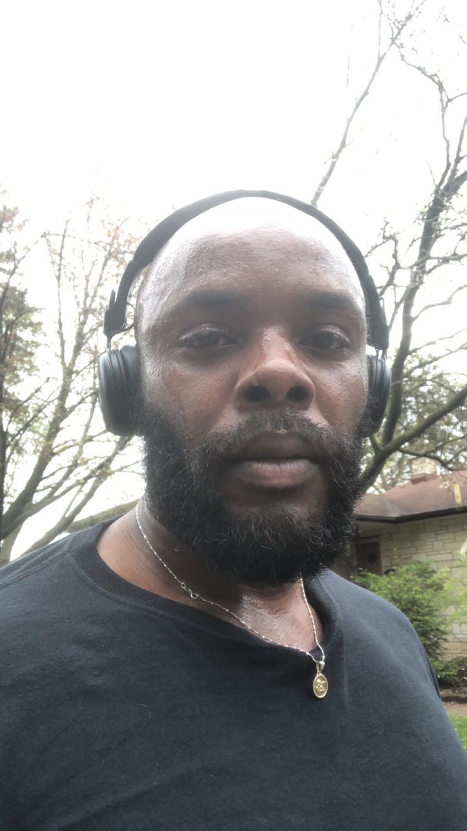 HoopsStar608's tweet photo. #RoadToRedemption #DayOne #BlackRunnersConnection #IRunWithMaud💪🏾💪🏾💯 https://t.co/IxJCtNAEiv