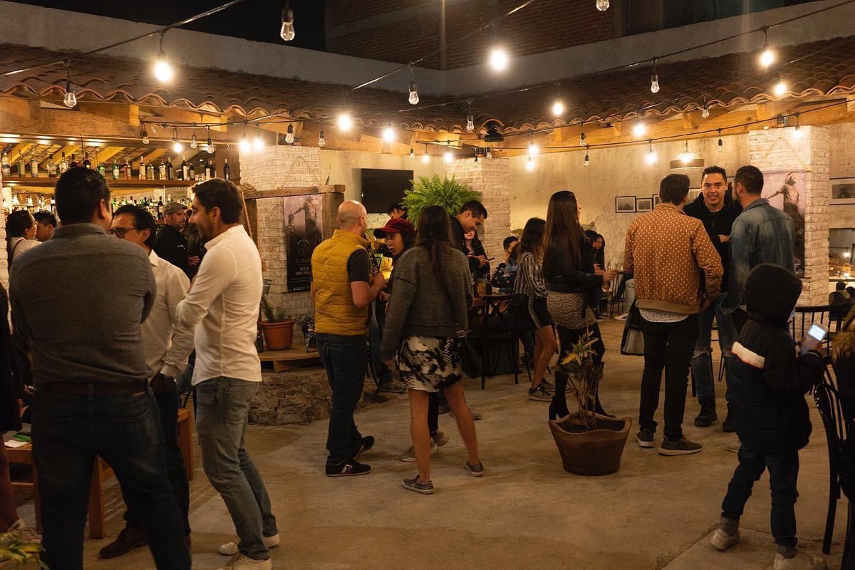 atcarq's tweet photo. Proyecto “Barroco Experiencia” @barrocoexperiencia, un restaurante bar, donde el diseño transforma el espacio en un lugar versátil y flexible. Un multiespacio cultural que combina gastronomía, arte, exposiciones y actividades recreativas.
Fotografía 📷 @rogelioali https://t.co/gdSFwOjlvO