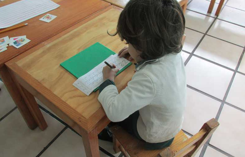 El Sistema #Montessori permite que los niños elijan sus propias actividades escolares, fomentando el desarrollo del autocontrol y autodisciplina social. 
Informes: 5282-4297