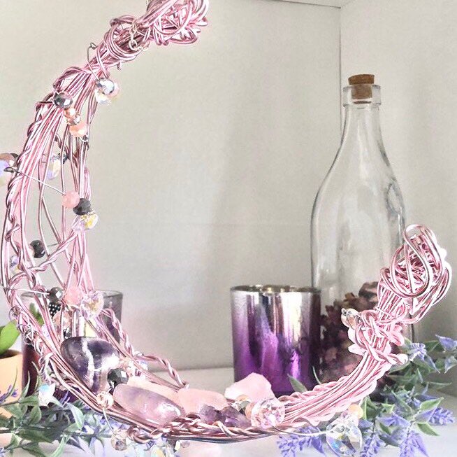 DesignsTiffany's tweet photo. https://t.co/KHl47yr0ic #moonmagic #crystals #crystaldisplay #altar #fairy #shopsmall #moonlover #suncatchers #boho #witchy #mysticaldecor #bohodecor https://t.co/5Qo90jlpRS