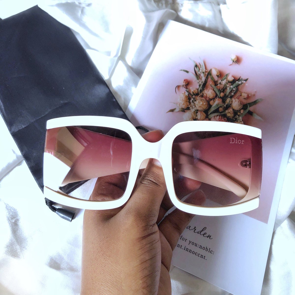 Bold Sunglasses available in store PRICE: 4000Next day delivery available Kindly send a Dm to orderPls help Rt