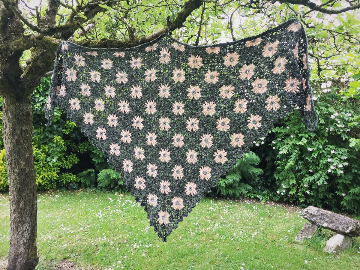 MagpieMoonlight's tweet photo. Shades of grey...
Dusty pink sparkle 'flowers' in a dappled lacework web. A sweetly pretty shawl - evocative of times gone by 🌸
https://t.co/qu9YxzRXN4
#nostalgia #timesgoneby #handmadewithlove #oldeworlde #vintagestyle https://t.co/ic4jqw9rX9