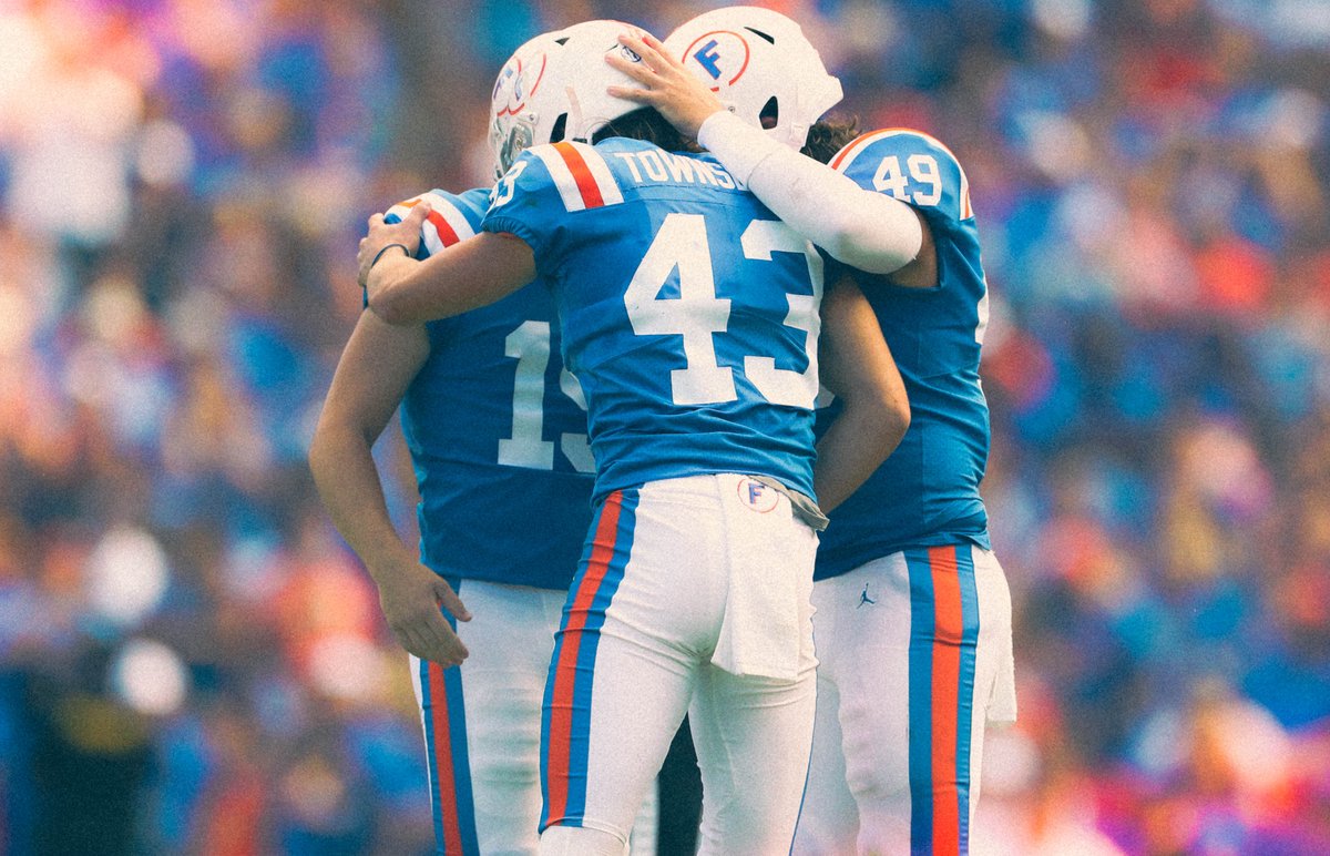 GatorsFB's tweet photo. +3️⃣ for @McPherson_Evan 

#TBT x #AUvsUF 2019 🐊 https://t.co/LpTK7vbyy6