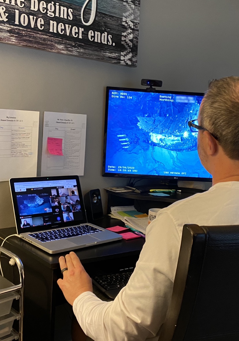 johnsonjayhawks's tweet photo. Mr. Pinta watching CNN10 and Kahoot'ing with his class #distancelearningfun #livoniapride @LivoniaDistrict https://t.co/gYhPHgEx2h