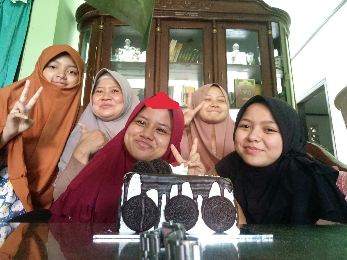 Khansa_MY's tweet photo. Bagaimana bisa aku merindukan rumah, jika dimanapun aku berada selalu dibuat senyaman di rumah :'), (tapi tetep rindu abah mama hehe) https://t.co/puKQqo80yu