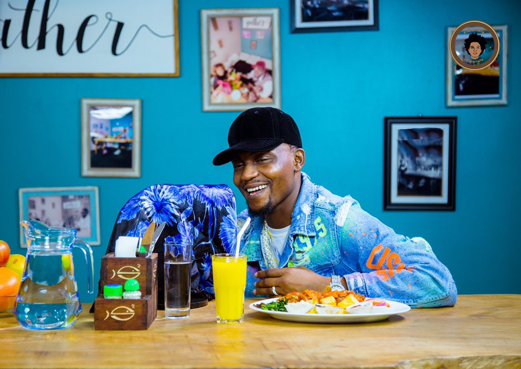YahStoneTown's tweet photo. “Kuna watu kama @EceJay #DjMafuvu @bdozen na #SteveB ambao nilikutana nao katika kipindi kigumu kabisa nilichosema ninataka watu wasikilize muziki wangu na nilivyopeleka mziki wangu na @SteveRnBTZ hao ndio watu walioupokea nakuupiga kwenye vipindi vyao.”- @darassa_cmg https://t.co/DE9FSgLPPQ