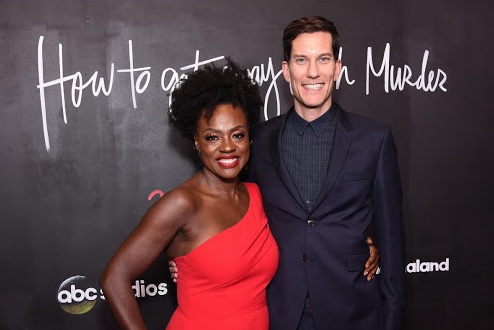 shondarhimes's tweet photo. #HTGAWM has broken many barriers and changed many lives. Thank you to @petenowalk for creating such an important show. You have dreamed up and executed these stories for the last six years and have done an excellent job challenging and reflecting humanity. https://t.co/xWTUJJI9TR