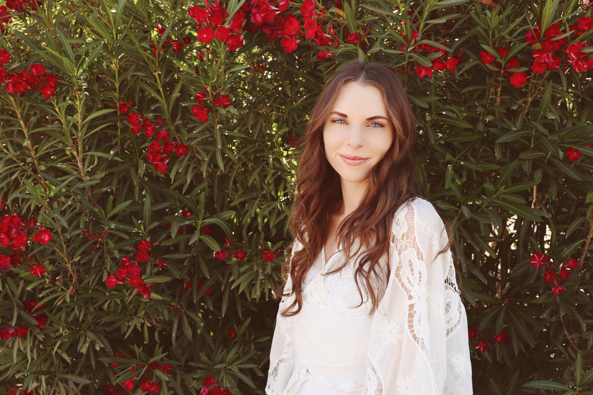 Red Apple Lipstick tweet media