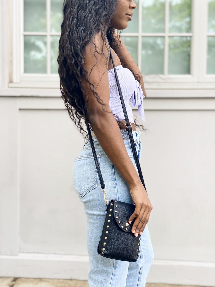 AZWELLinBAMA's tweet photo. For the girl who doesn’t need to carry their entire life with them...unless your phone is your life 📱 also available in taupe

#ootd #clutch #purse #AzwellAddict #shopazwell https://t.co/vz6vpZVxlI