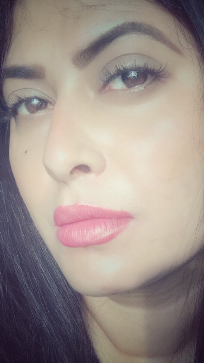 SimplySmritii's tweet image. फिर उसने मुस्कुरा कर देखा मेरी तरफ़ ...
फिर एक ज़रा सी बात पर जीना पड़ा मुझे ....

#panku 🌸🌸🌸