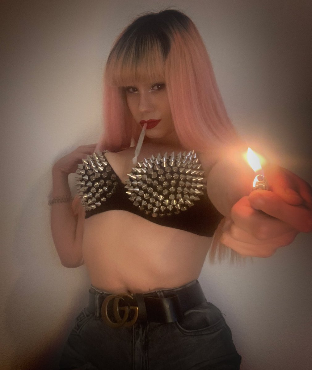 pinkkcharlotte's tweet photo. A la 22h nuevo vídeo en mi onlyfans🥰💦🌸🥰💦🌸 https://t.co/H8cgrtLlYd