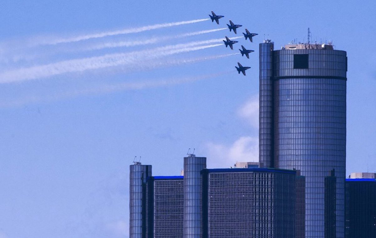 DRiverboat's tweet photo. The Blue Angels and the U.S. Airforce Thunderbirds fly over Detroit in a salute known as America Strong!
📸
@rsouthen

#detroit #detroitprincess https://t.co/2hLNJbs1Re