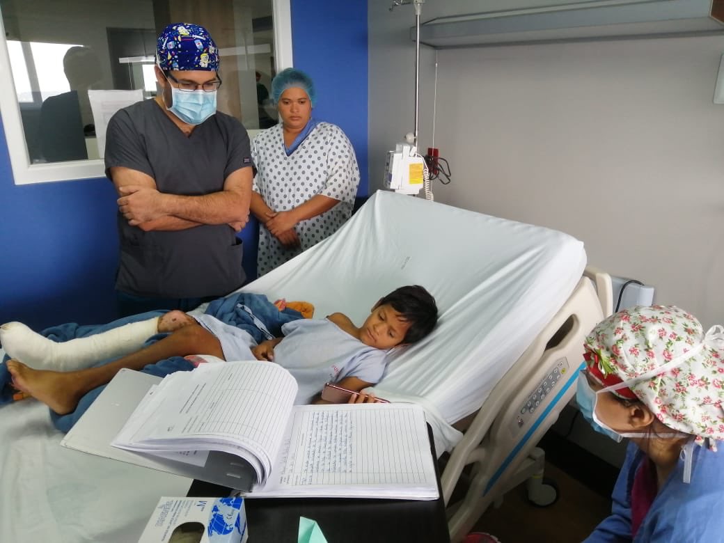 FUNDANIQUEM's tweet photo. Implementación de Telemedicina para revisar tratamiento de rehabilitación junto a @fundacioncrisaqhn #fundaniquem 🇭🇳 #porlavidadelniñoquemado 😇 https://t.co/R9nfkZG4eQ