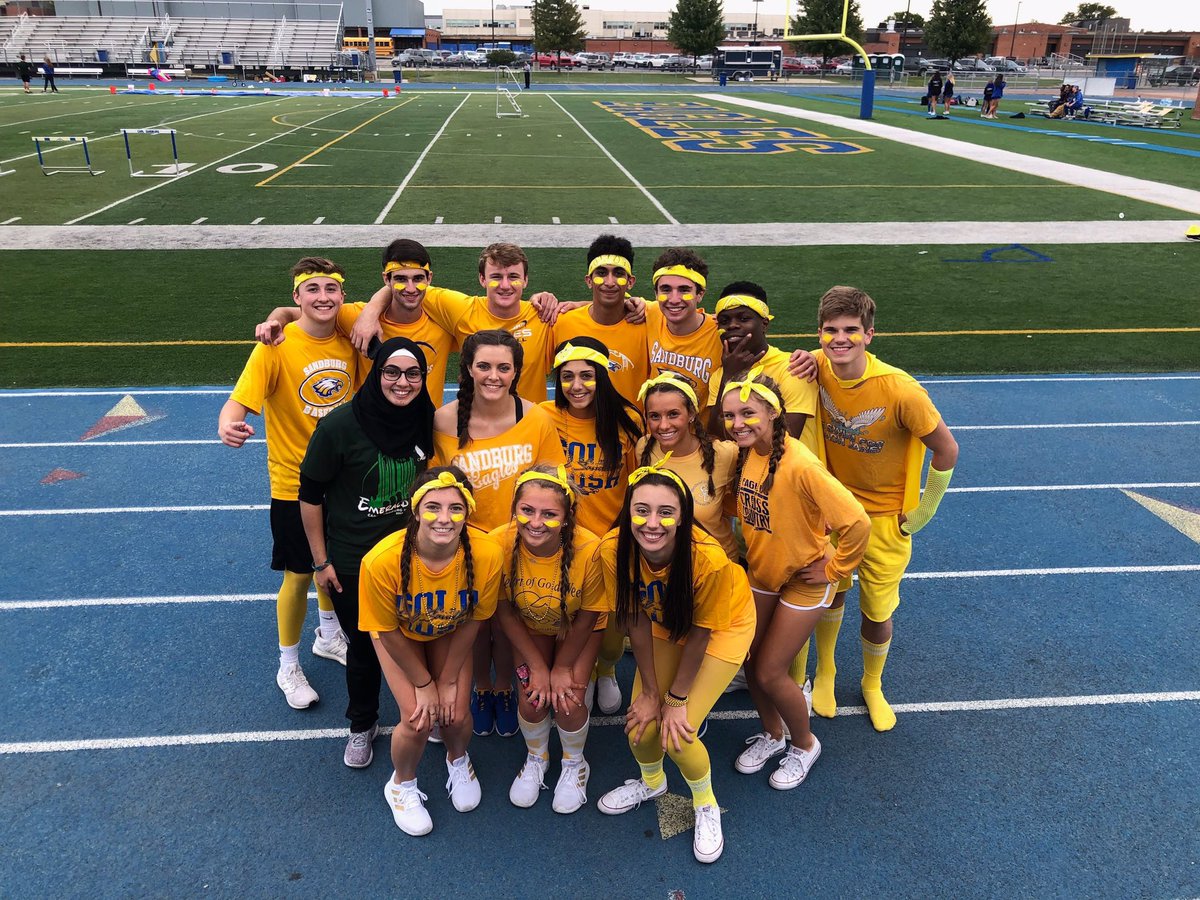 konstancedelis's tweet photo. In honor of #ThrowbackThursday I wanted to share a few of my favorite memories from Sandburg over the last four years (we know who the real winners of the class olympics were last year) @SandburgHS @jltyrrell8 https://t.co/WB6AzabkG5