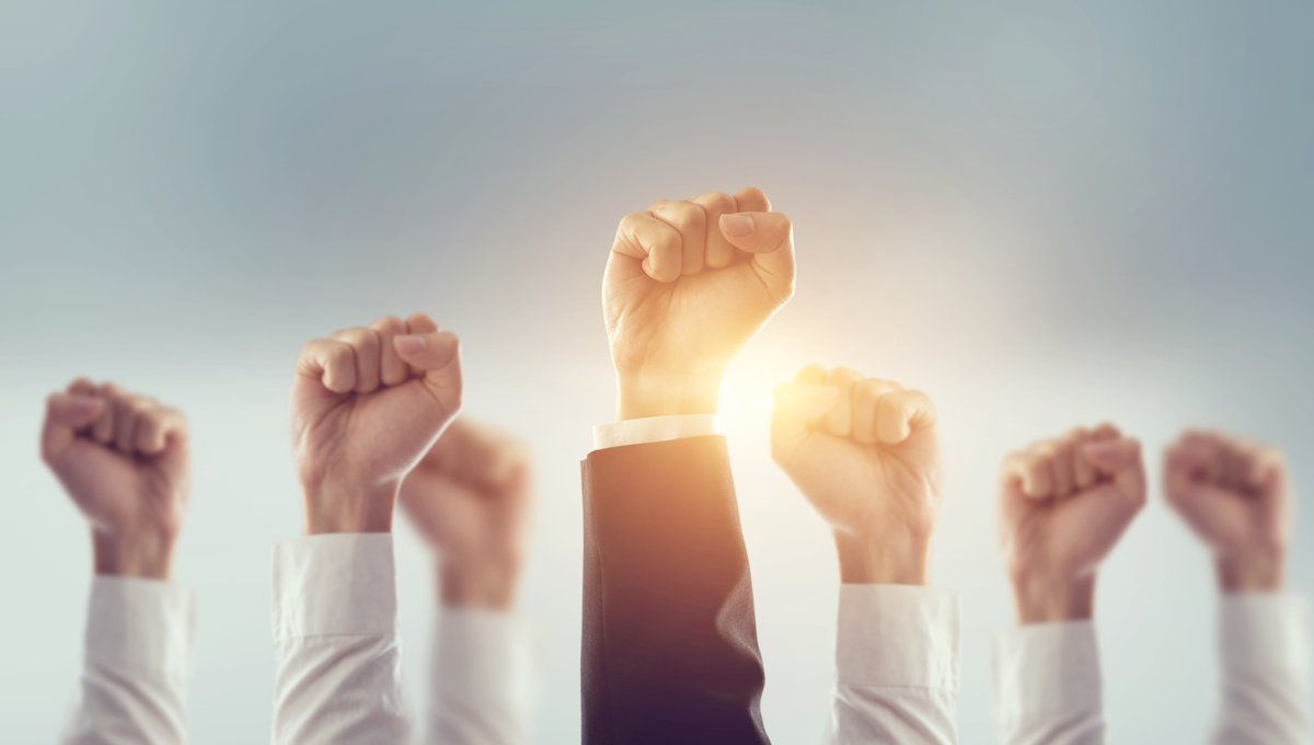 Contact_UL's tweet photo. Comment les actionnaires peuvent-ils aider les entreprises à sortir de la crise économique générée par la #COVID19? En s'engageant en regard de l'#environnement et des valeurs sociales estime @Tchotourian de la @ulaval_droit. https://t.co/1CDxhjGVjc https://t.co/0hEDGlHzPe