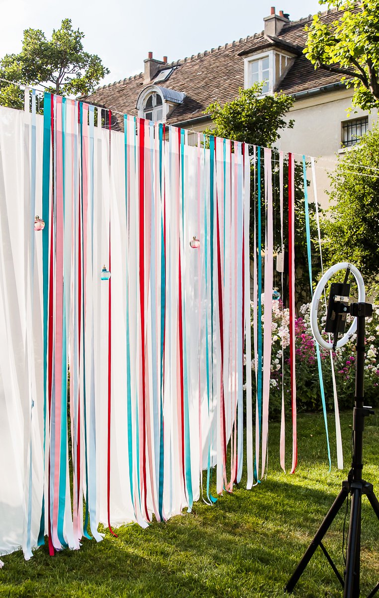 [ PARTI PRIS Flashbacks ⚡️] 
Garden party estivale dans les Jardins Renoir avec Nina Ricci pour fêter le lancement des Gourmandises de Nina &amp; Luna, éditions limitées de son duo de parfums emblématique. Une douce soirée d'été placée sous le signe de la complicité #MySweetBFF