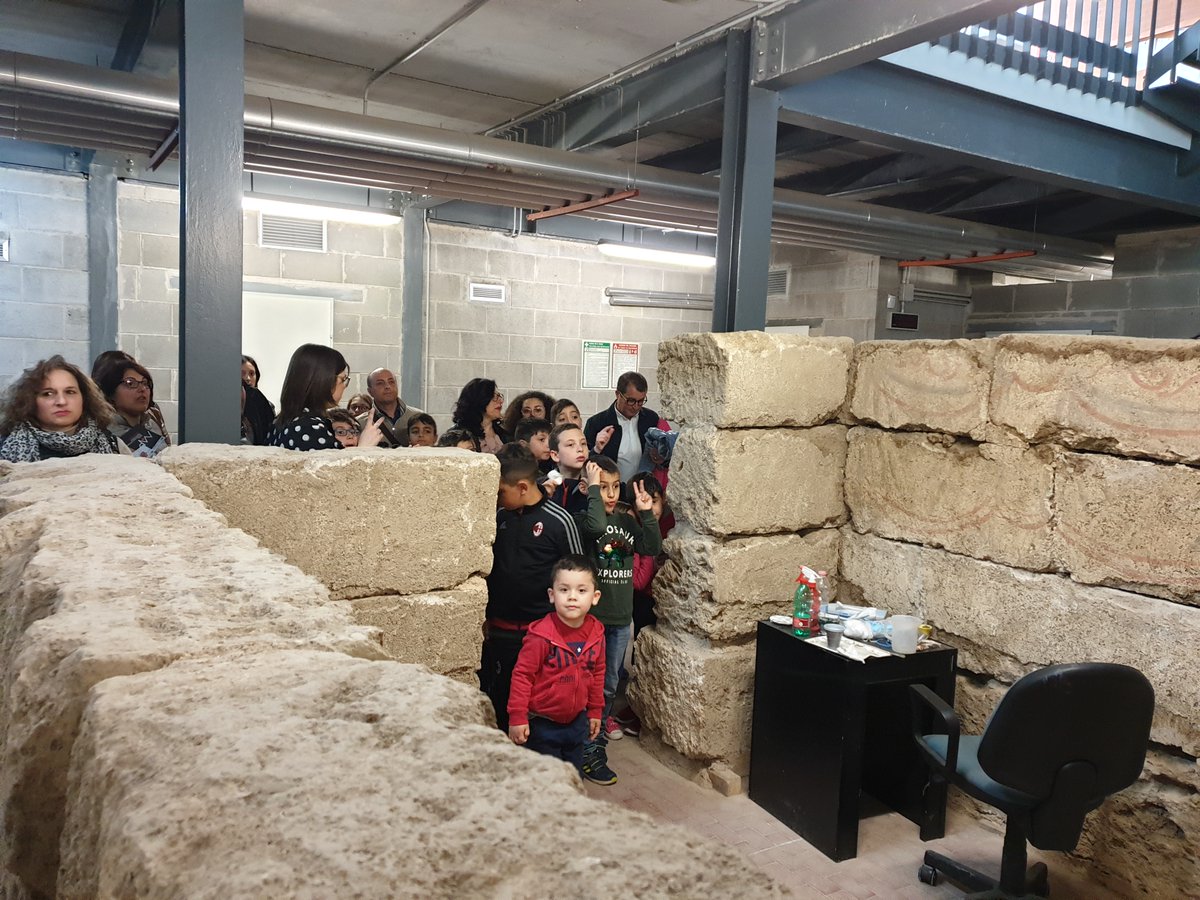 MuseoMAP's tweet photo. Tra i #MomentialMuseoMW che amiamo di più le attività didattiche dedicate ai piccoli visitatori😍👧👦. Attraverso i loro occhi riscopriamo ogni volta la collezione degli #Etruschidifrontiera. #MuseumMomentsMW #MuseumWeek #MuseumWeek2020 #togetherness https://t.co/1qfXy5lhgy