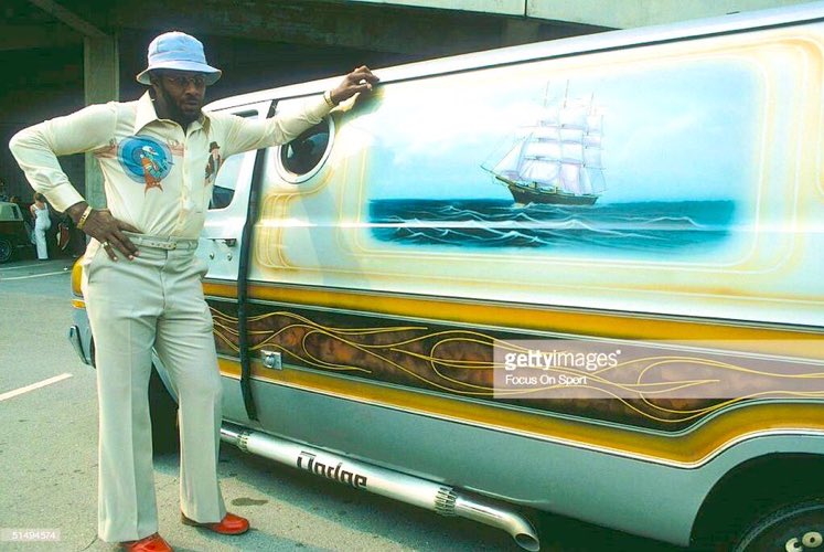 Super70sSports's tweet photo. You’re goddamn right Willie Stargell drove a van with a pirate ship on it. https://t.co/eJcgKxrQWY