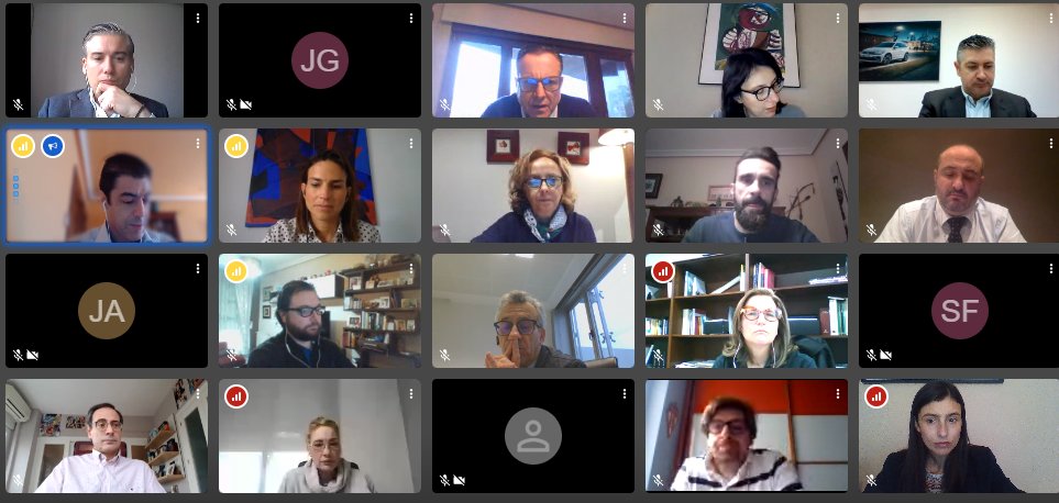 clubcalidadcom's tweet photo. Hoy hemos contado con dos invitados de excepción en nuestra reunión del #GrupoTrabajo de responsables #comerciales para hablar de tendencias tecnológicas en la función comercial: Carlos Del Piñal (@Husqvarna_ES)  y Javier Arellano (@GrupoSalesland)   https://t.co/vzYH072sGG https://t.co/VsqNp2jMLi