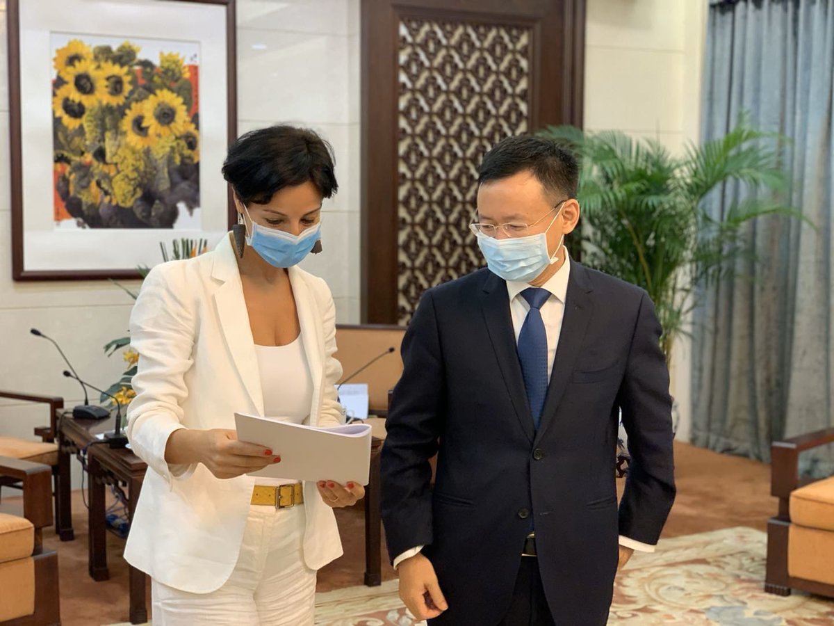 Nell’incontro con il Vice Governatore Zhang Xin abbiamo parlato della progressiva apertura per coloro che vivono ad Hong Kong ed operano in Guangdong e degli italiani residenti ancora bloccati in Italia.
