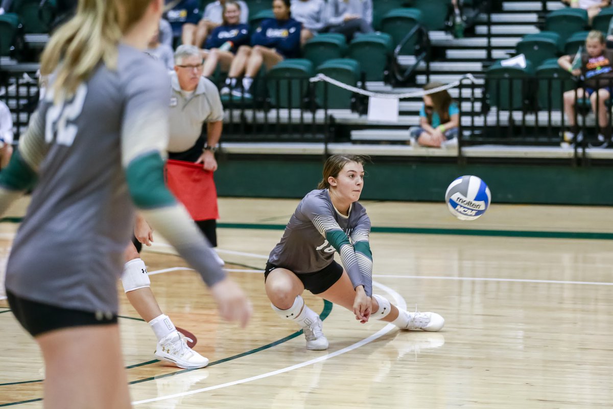 WMTribeVB's tweet photo. #TBT Let's throw it back to early October when @gab_gan33 had a career-high 21 digs in a Tribe win at UNCW! #Sisterhood #Sacrifice https://t.co/9jVmMM1iWC