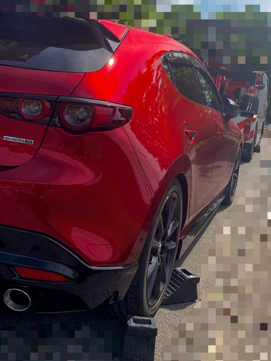 ちゃまる まだ車高調入れてないのにこれ低いですね って言われてレッカー大変そうでした 笑 積車で来て欲しかったな とりあえずmazda3あるあるのバッテリー上がり 2回目 なので今回はもうディーラーぶち込みました