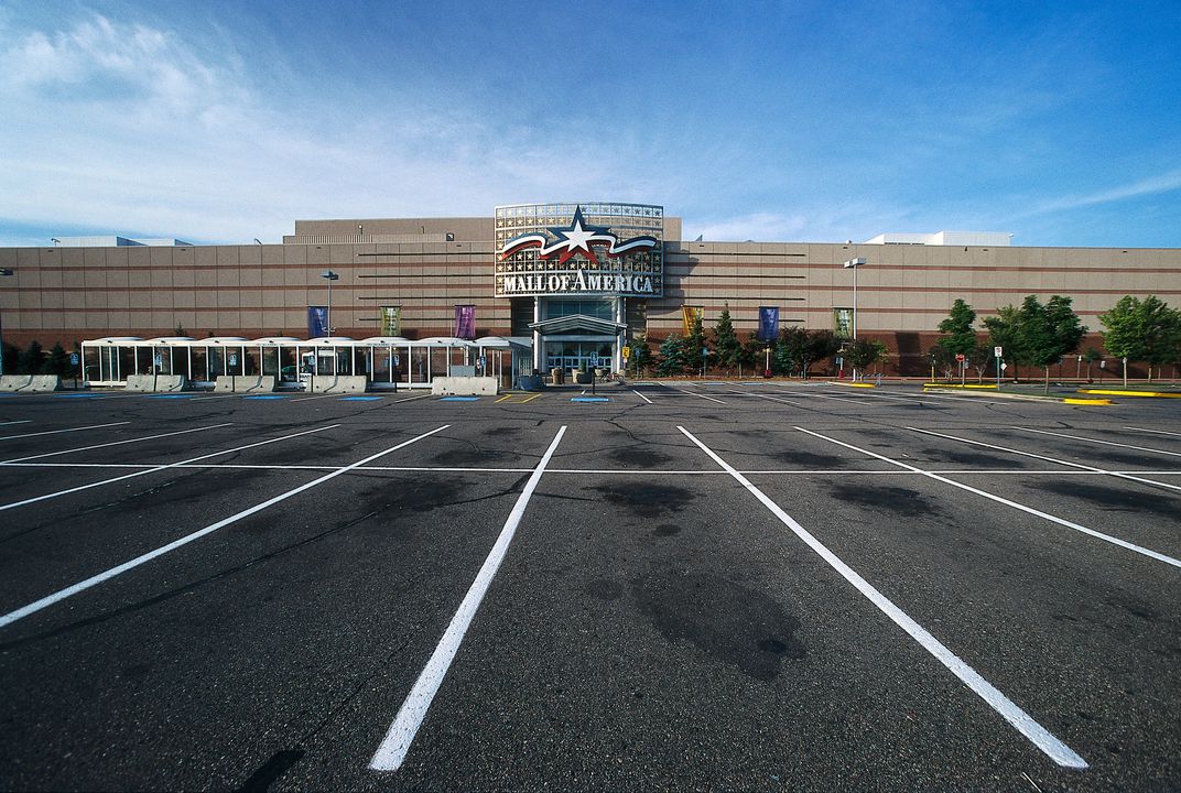 DanielAshley13's tweet photo. Not getting a parking spot near the mall #ReallyIsntThatSerious Unless it's the Mall Of America and your car is a mile away. https://t.co/oEbzNEYsd9